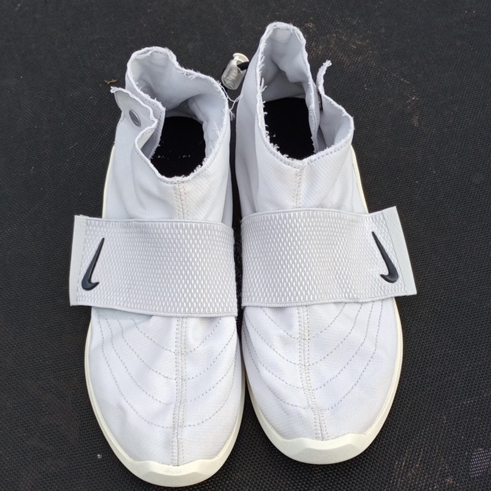 Nike White Athletic Slip-Ons with‎ Strap